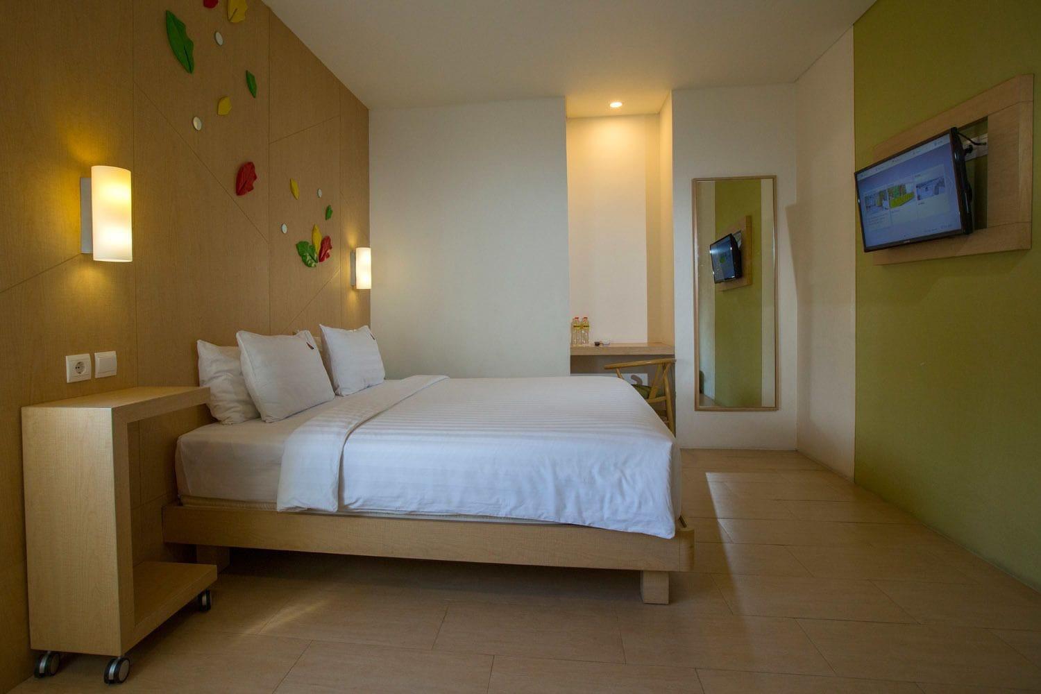 Ascent Hotel & Cafe Malang होटल