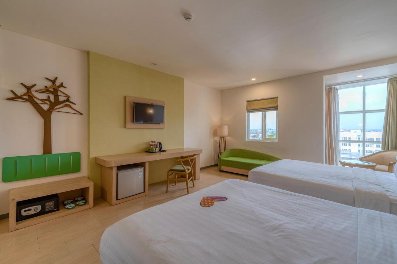 होटल Ascent Hotel & Cafe Malang Malang