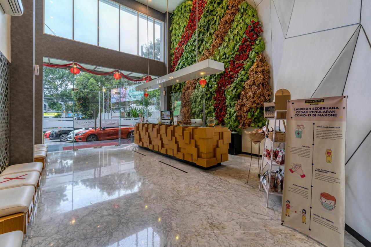 होटल Ascent Hotel & Cafe Malang