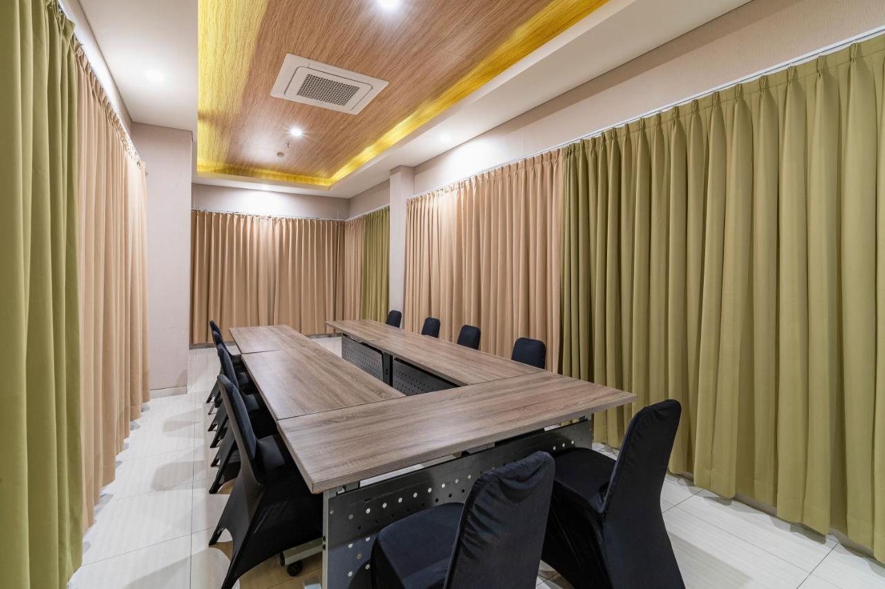 Ascent Hotel & Cafe Malang Malang