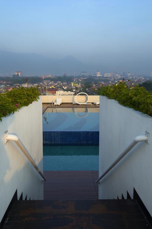 होटल Ascent Hotel & Cafe Malang