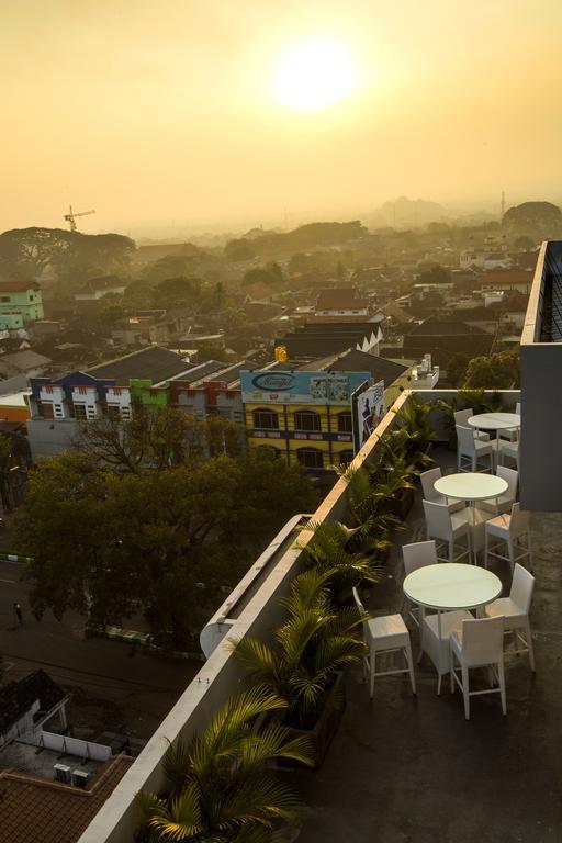 Ascent Hotel & Cafe Malang Malang