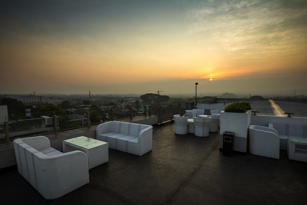 होटल Ascent Hotel & Cafe Malang Malang