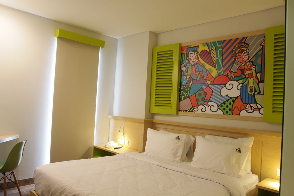 होटल Ascent Hotel & Cafe Malang Malang